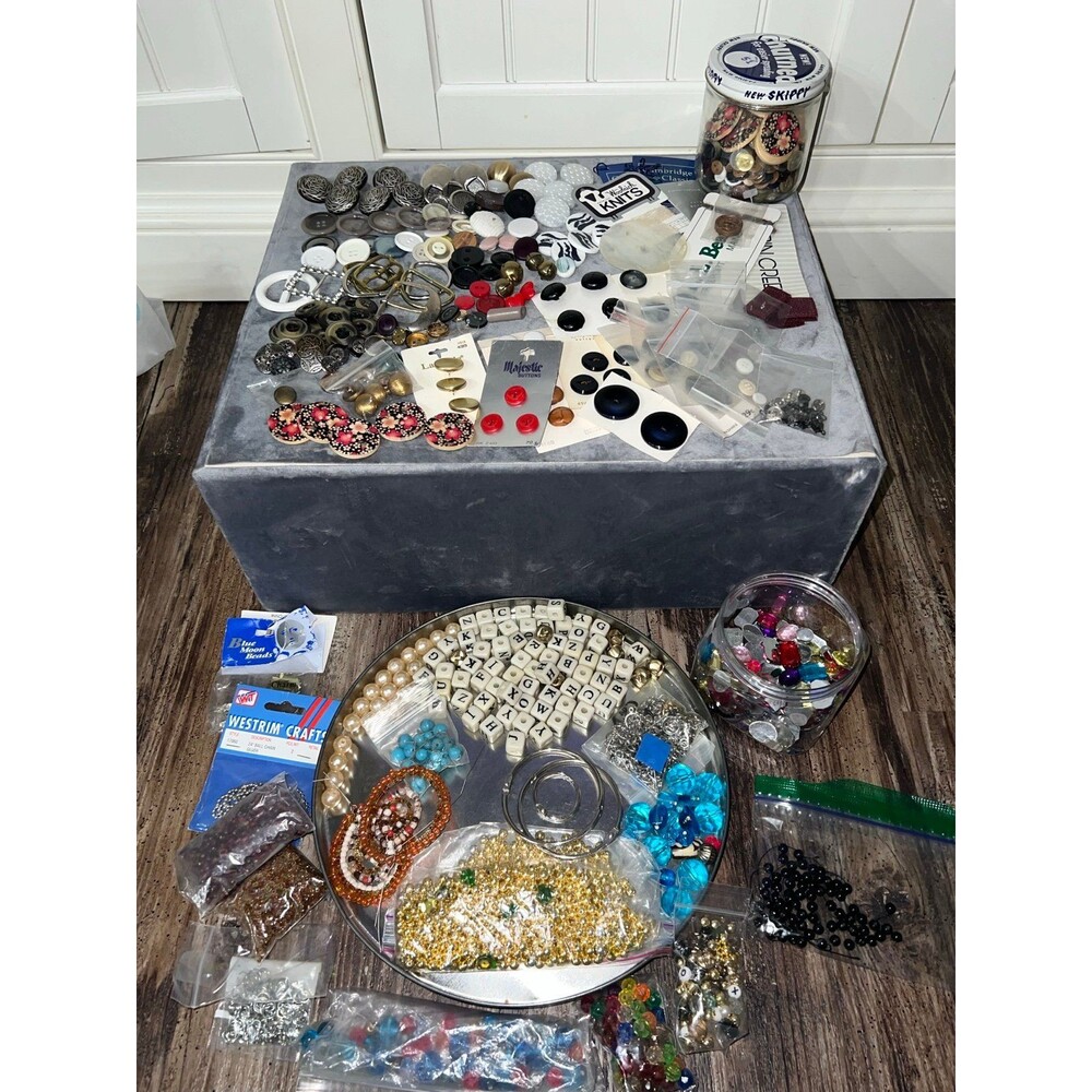 1500+ Vintage Buttons and Beads Set, DIY Craft Lot, Sewing lot, jewelry bead bun